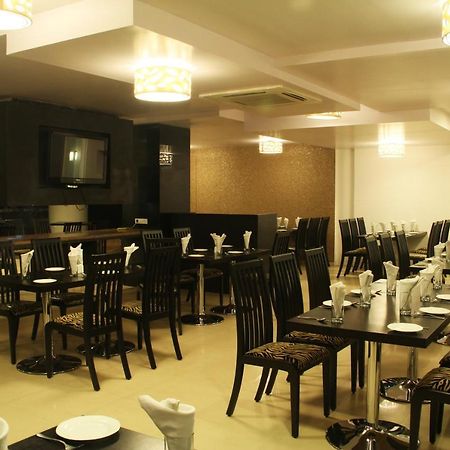 Oyo 2037 Hotel Manor Aurangabad  Restaurant photo